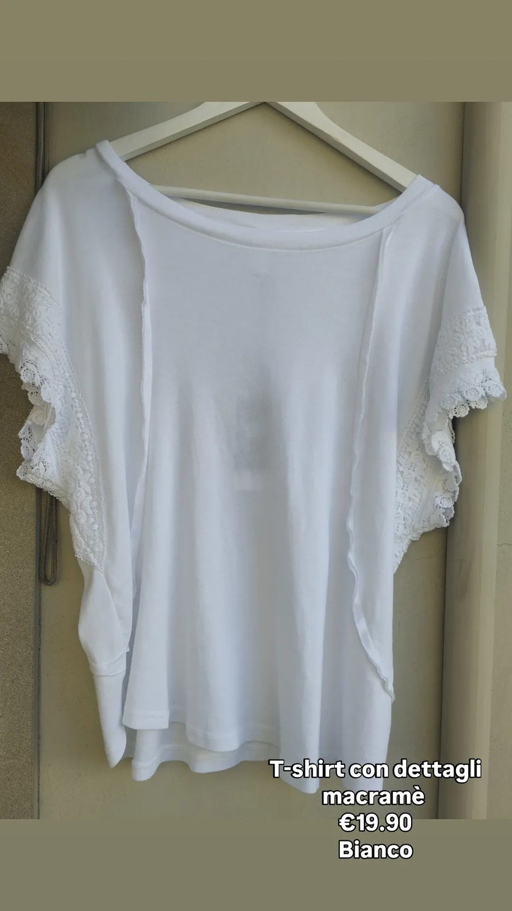 T-shirt con dettagli macramè