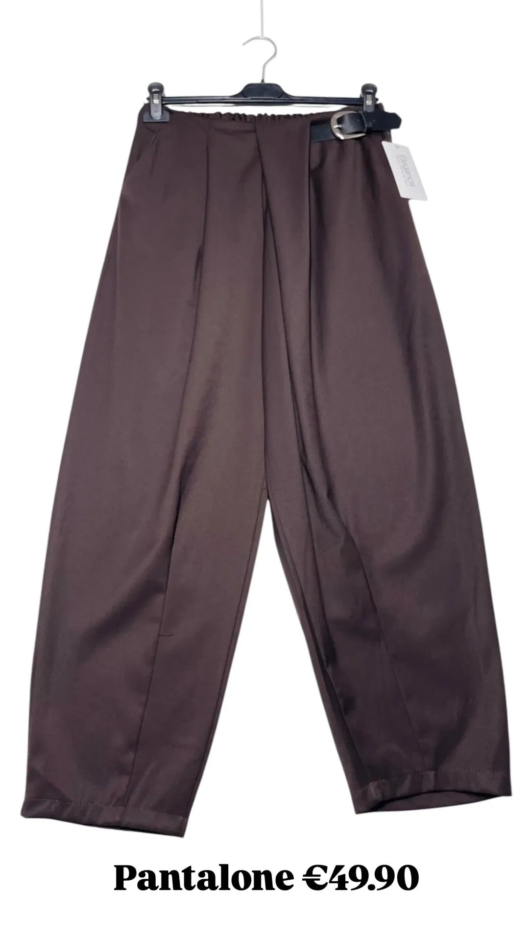 Pantalone con fibbia