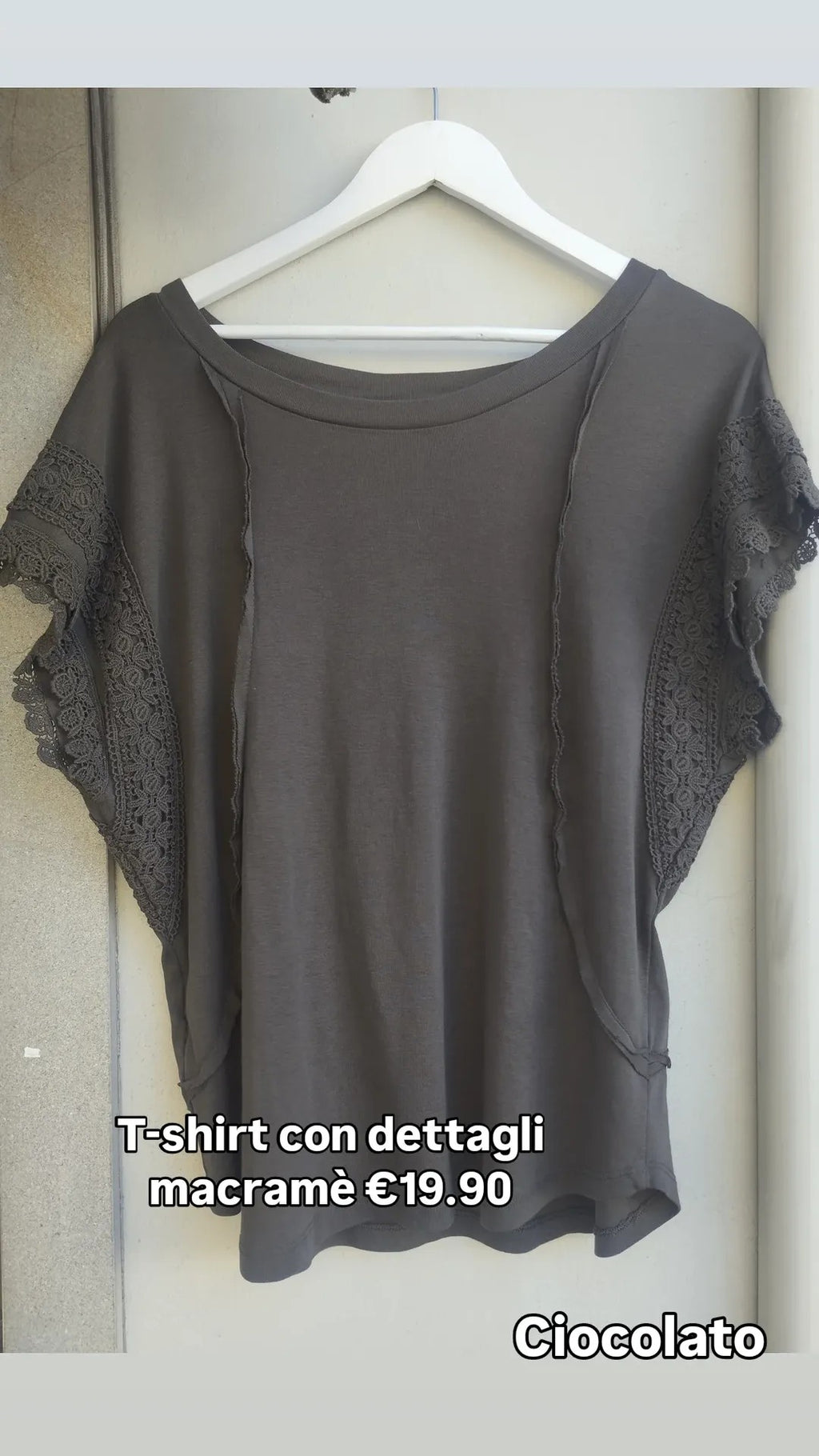 T-shirt con dettagli macramè