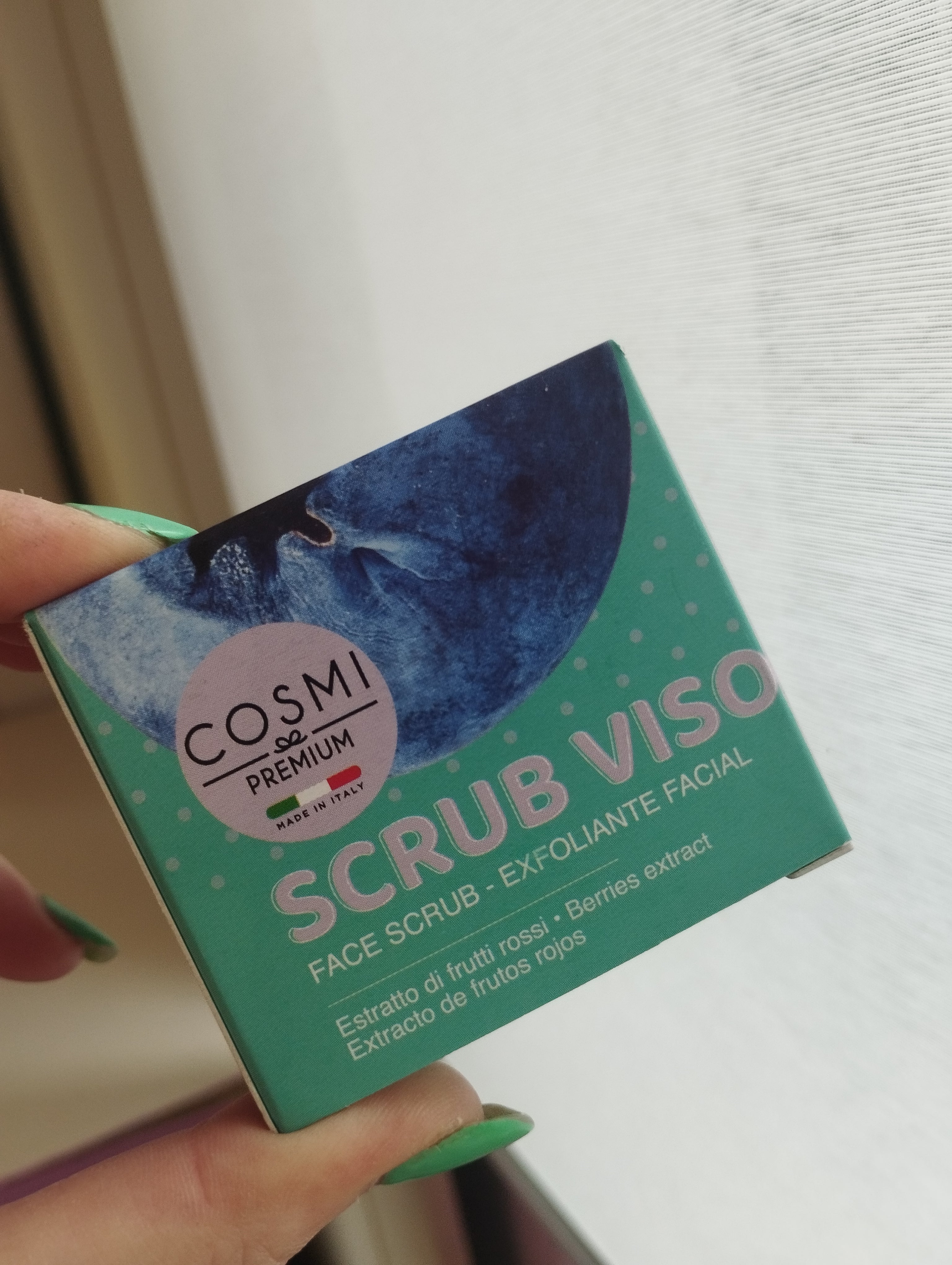 Scrub viso ai frutti rossi