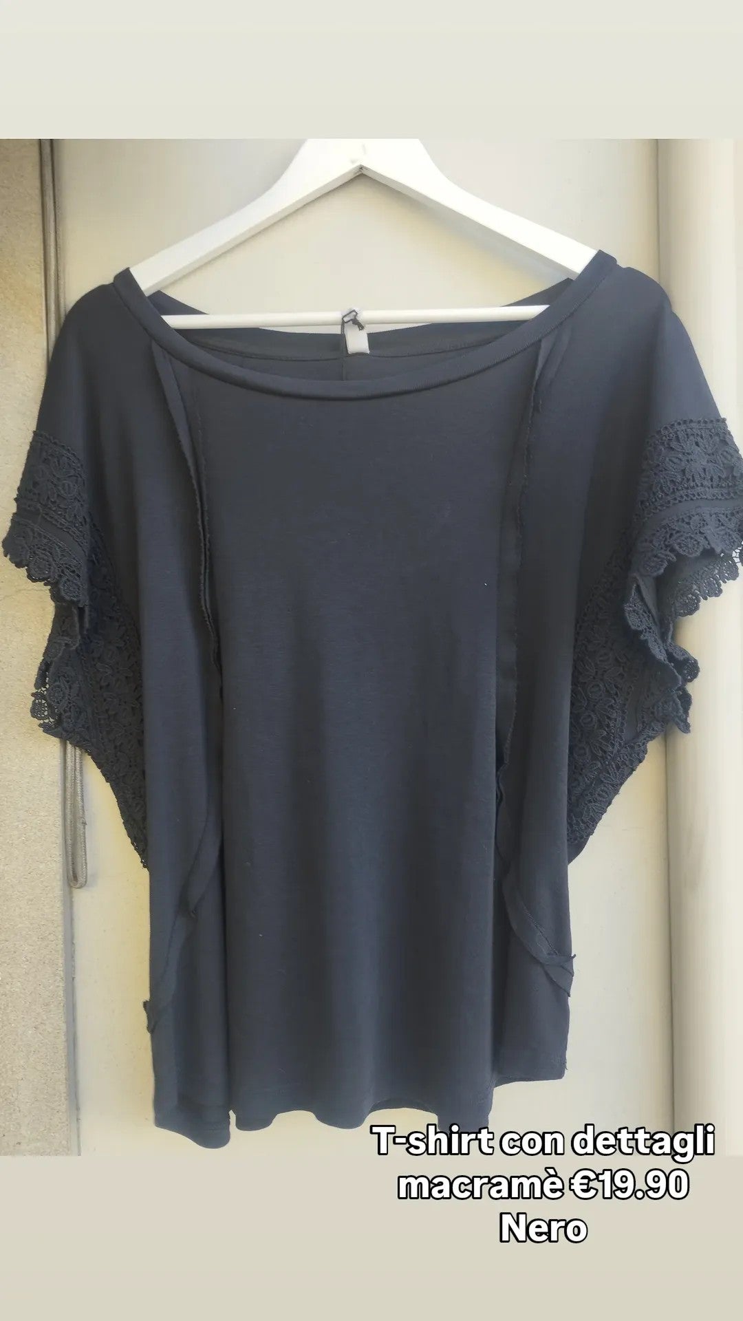T-shirt con dettagli macramè