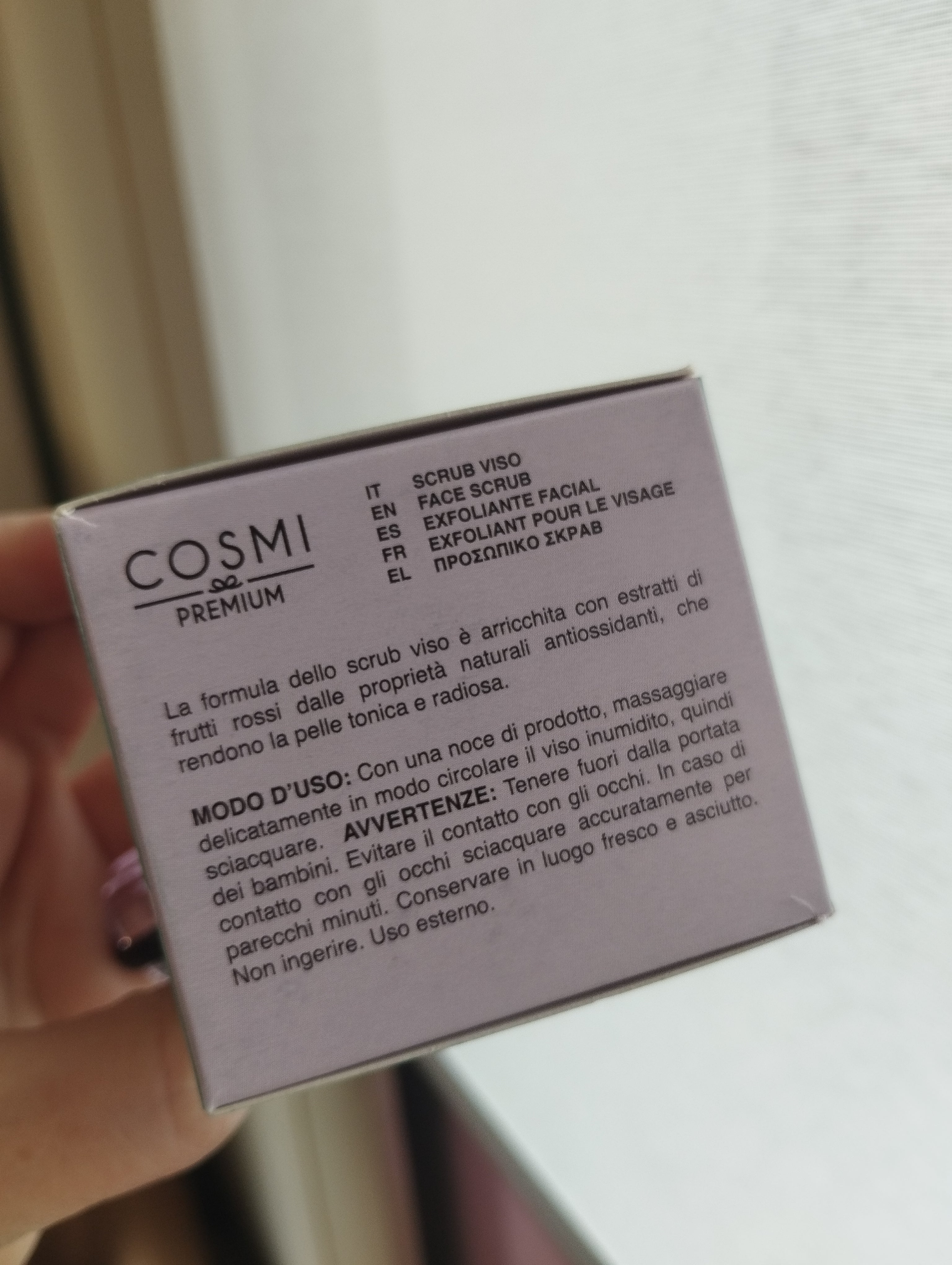 Scrub viso ai frutti rossi
